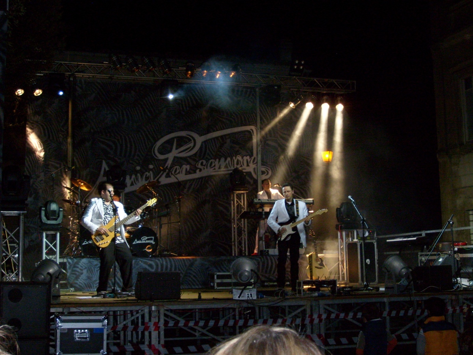 Scenografia zebrata – Amici Per Sempre live Viterbo